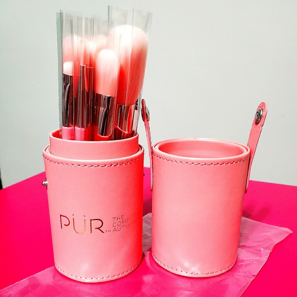 Signature Brush Set with Traveling Case Pur - Picture 2 of 4